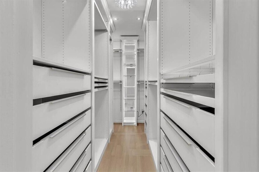 Building Photo - 2605 McKinnon Dr