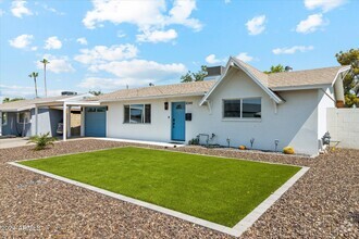 Building Photo - 8344 E Bonnie Rose Ave