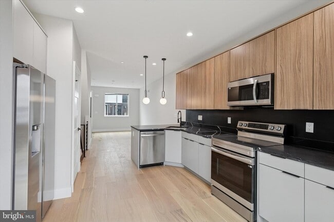 Primary Photo - 2120 Bellmore St