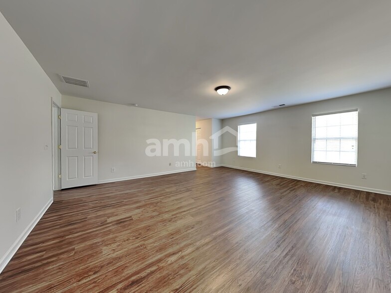 Building Photo - 1425 Youngs Mill Rd