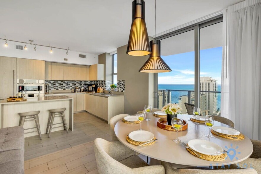 Building Photo - 4010 S Ocean Dr