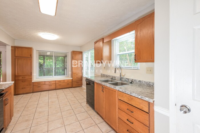 Building Photo - 630 Fern Terrace SE