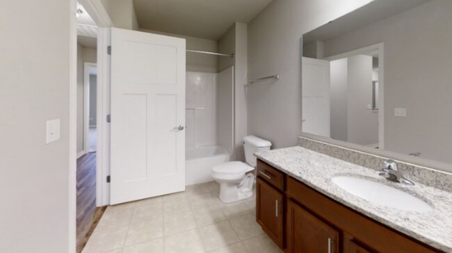 Building Photo - Condo Style Upper 2 Bedroom 2 Bathroom Apartment is Available