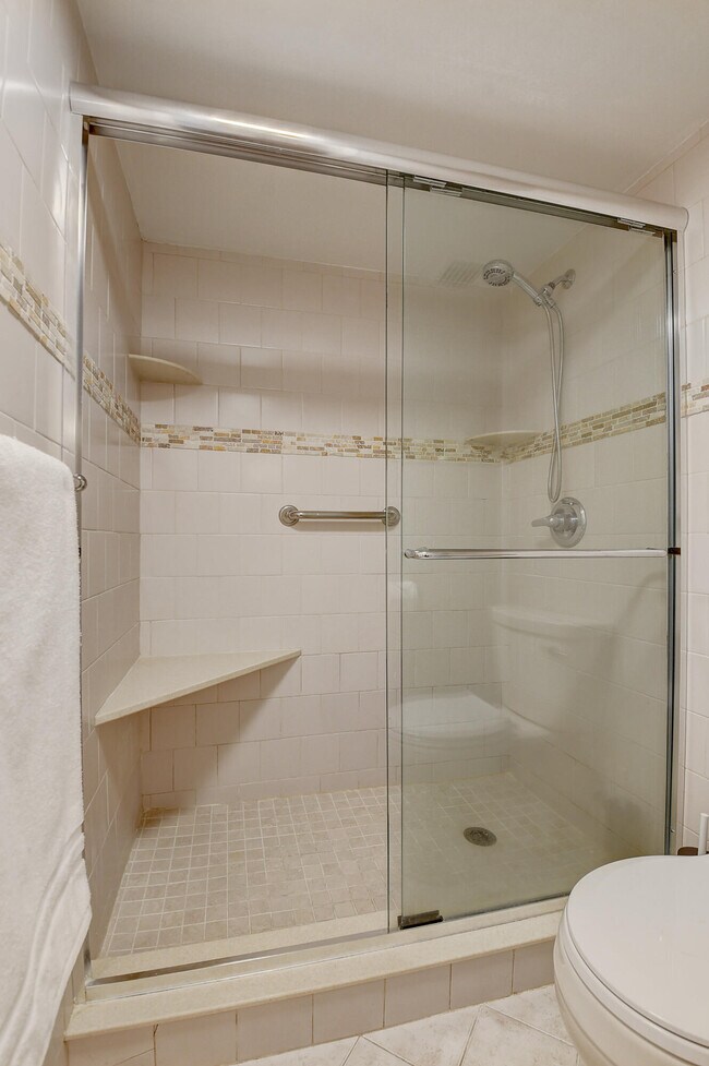 Building Photo - 950 Lavers Cir