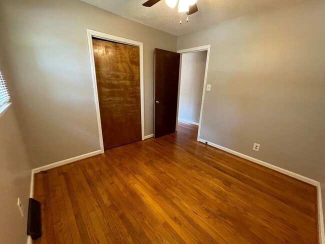 Building Photo - Beautiful 3 bedroom house with wood floors...