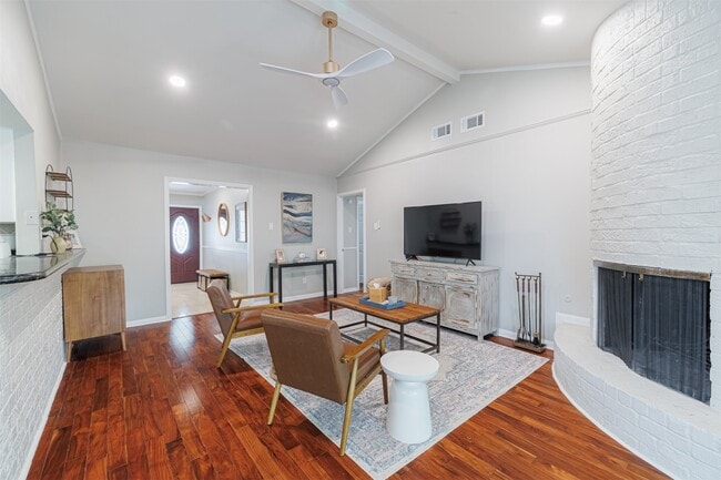Building Photo - 14127 Woodthorpe Ln
