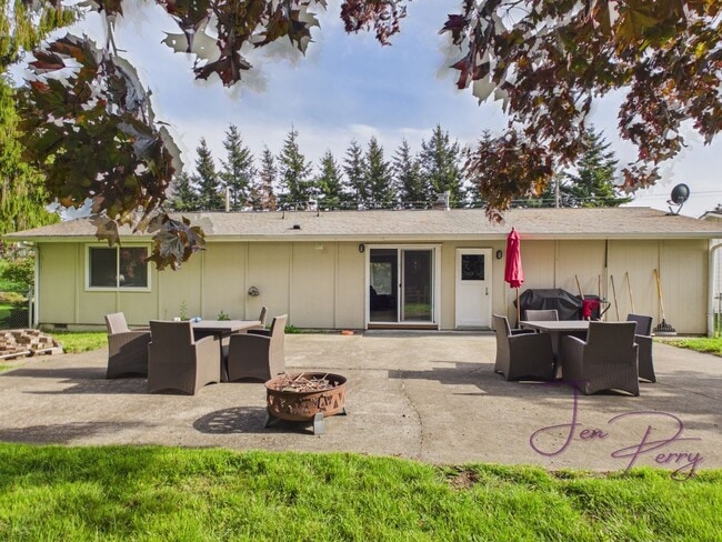 Building Photo - 3 Bedroom near Vista Middle School Ferndale