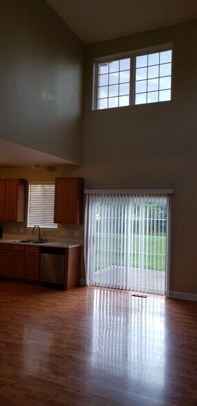 Building Photo - 1109 Clover Dr