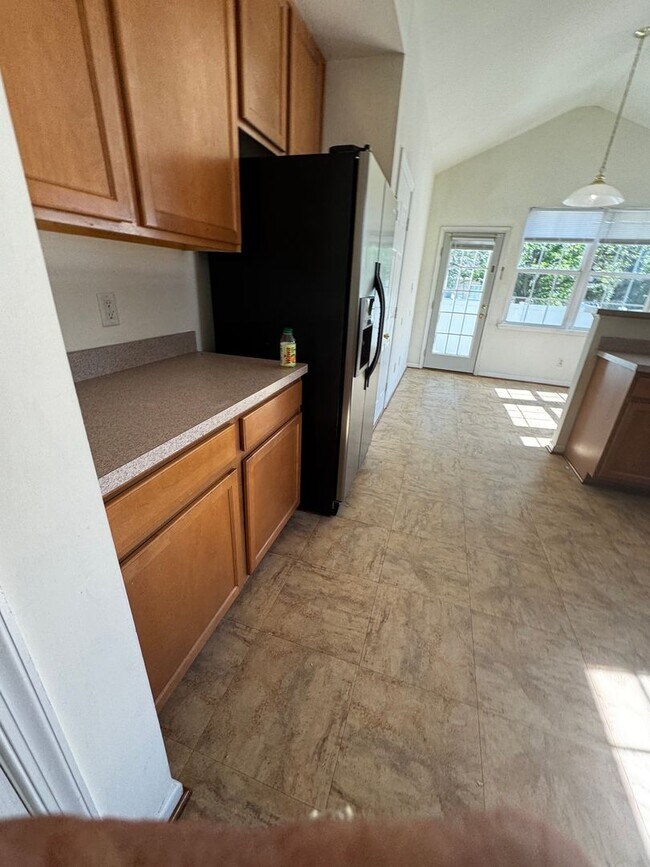 Building Photo - BEAUTIFUL OPEN FLOOR PLAN
