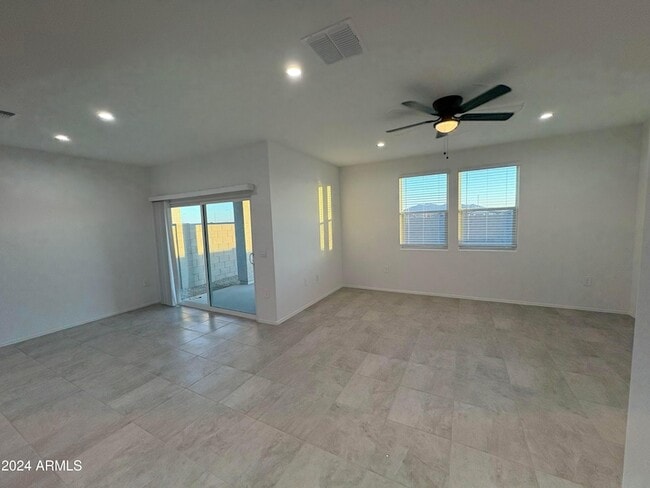 Building Photo - 1575 E Lardner Dr