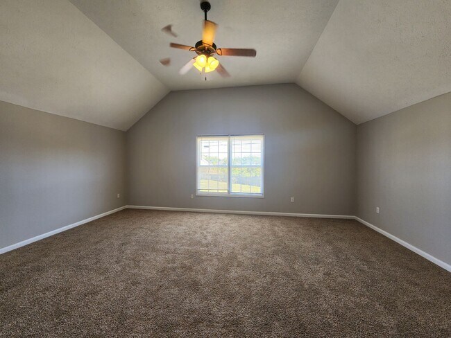 Building Photo - 4 Bedroom 3 Full Bath + Bonus Room
