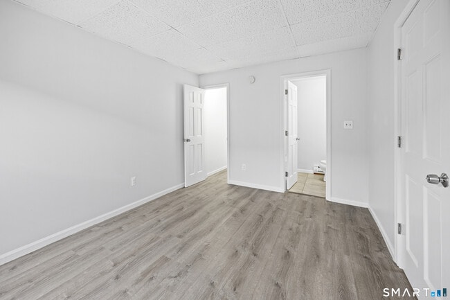 Building Photo - 70 Center St