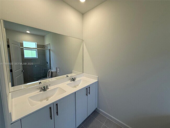 Building Photo - 184 10th Ct