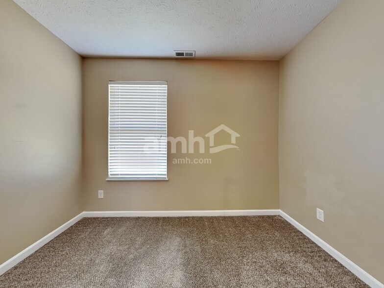 Building Photo - 439 Parkview Ct