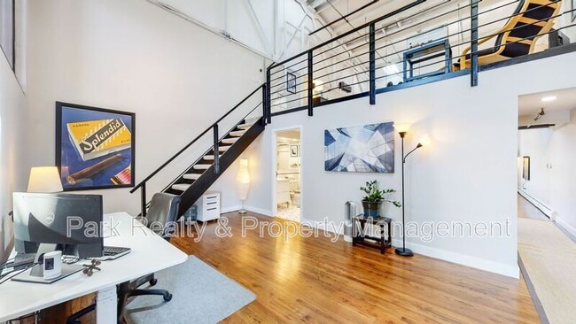 Building Photo - 3377 Blake St