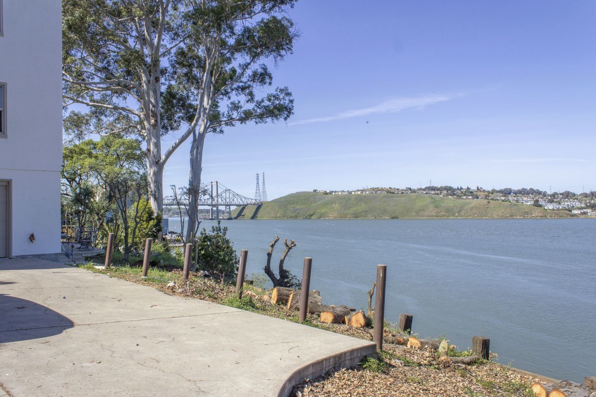 Building Photo - 352 Winslow St