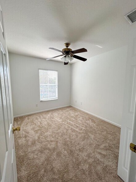 Building Photo - 10398 Park Commons Dr