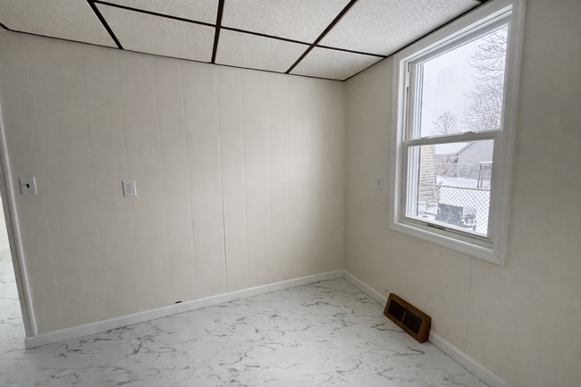 Building Photo - Updated 3BR Home with Garage and Fenced Yard