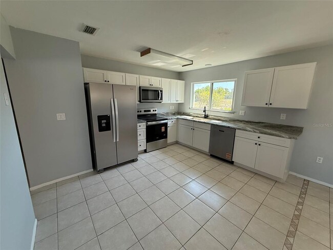Building Photo - 3236 Montclair Cir