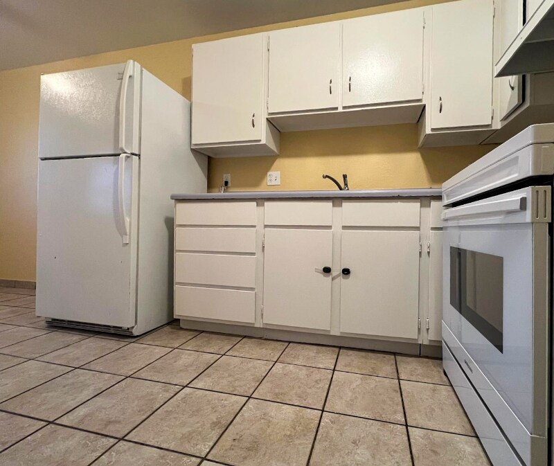 Building Photo - 768 N Redwood Rd