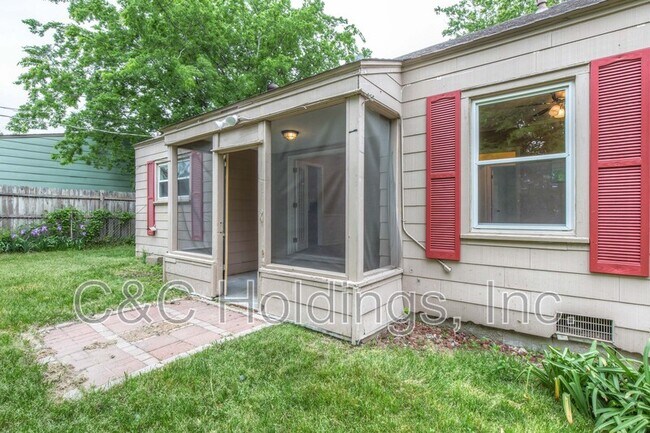 Building Photo - 1446 S Erie Ave