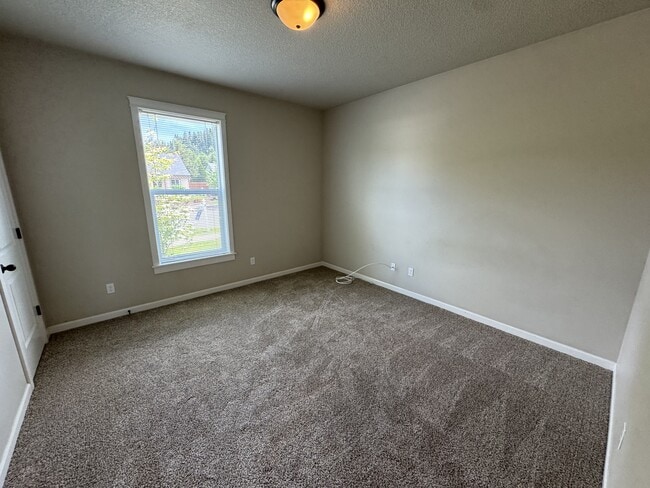 Building Photo - 903 Riley Dr NE