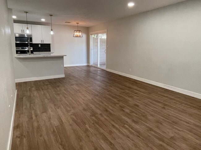 Building Photo - 1111 N 84th Pl