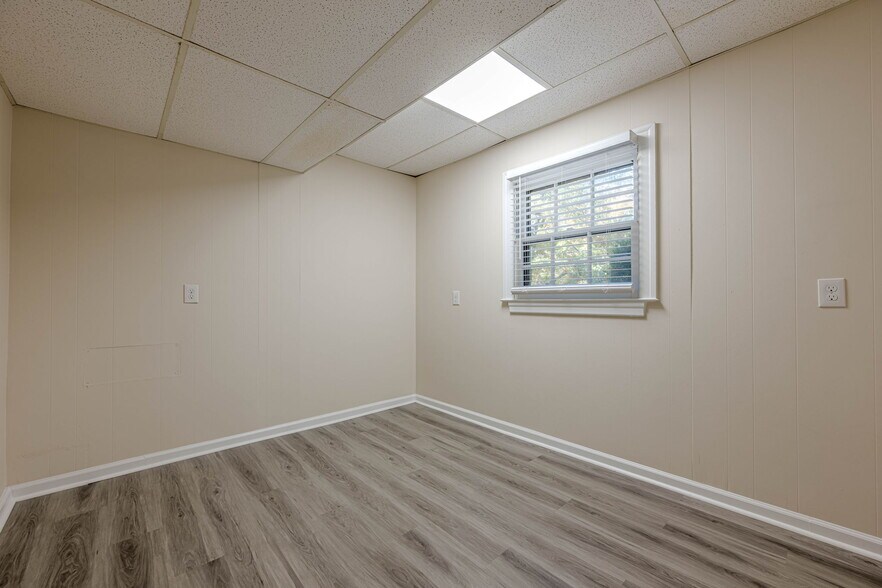 Building Photo - 6640 Williamson Dr