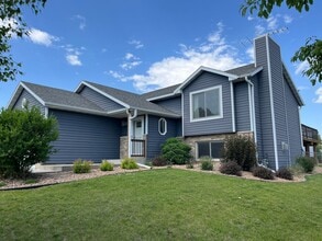 Building Photo - Beautifully Updated 4-Bed Home in Prime NW Location!