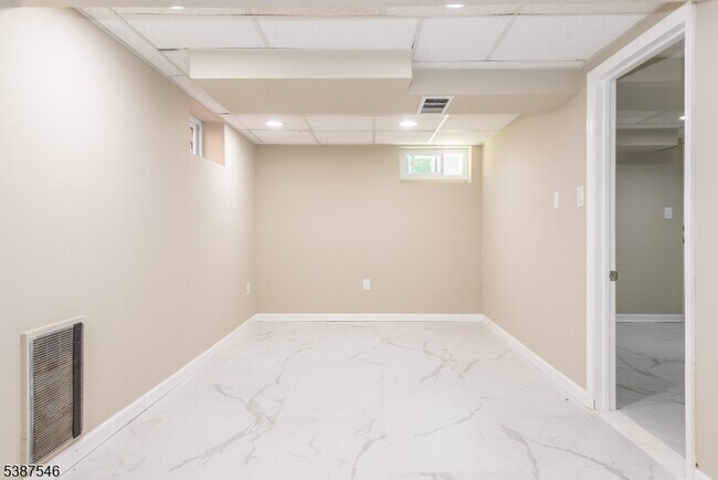 Building Photo - 2407 Dorchester Rd
