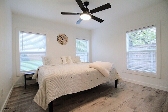 Building Photo - Ryan Place- Short to Mid-Term Rental Fully...