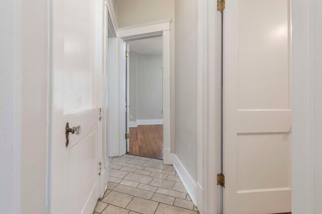 Building Photo - 616 Colorado Ave