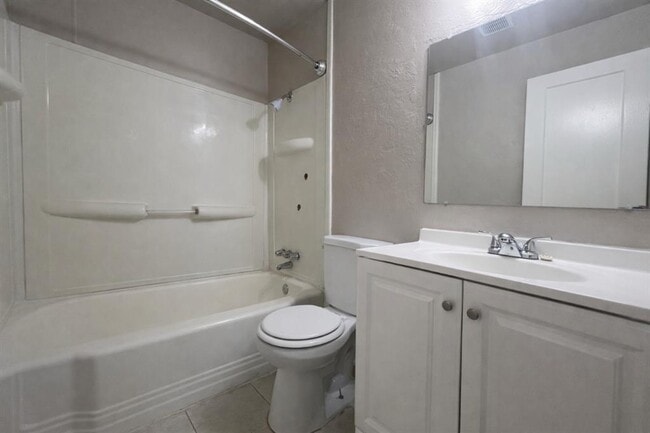 Building Photo - 1817 Breckenridge Dr