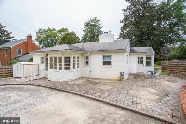 Building Photo - 5205 Saratoga Ave