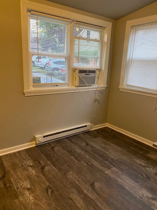 Building Photo - Student Rental next to WCU Campus | 3 Bed Single Family Home w/ Covered Front Porch, Yard & Basem...