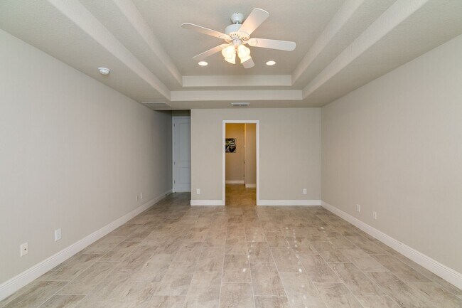 Building Photo - Luxury Living At An Affordable Price