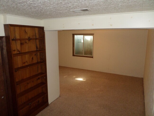 Building Photo - 1718 Pierre St