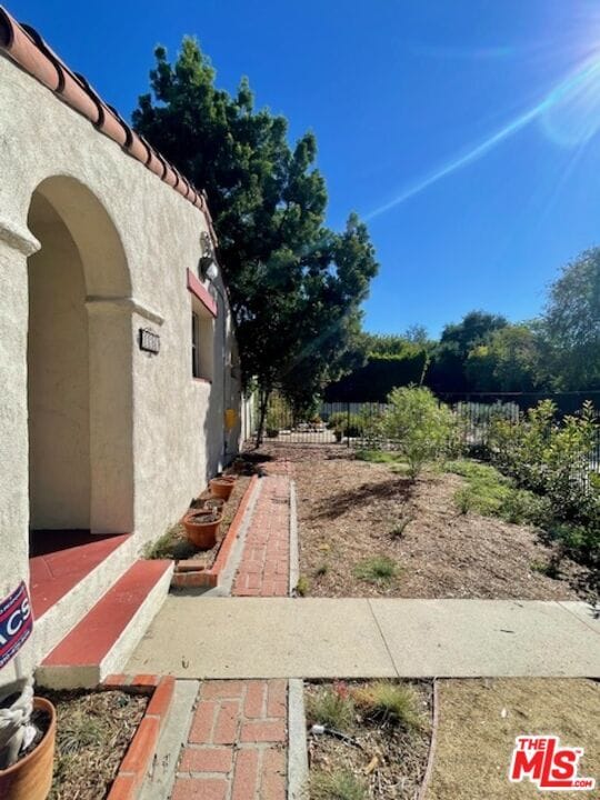 Building Photo - 11151 Sarah St