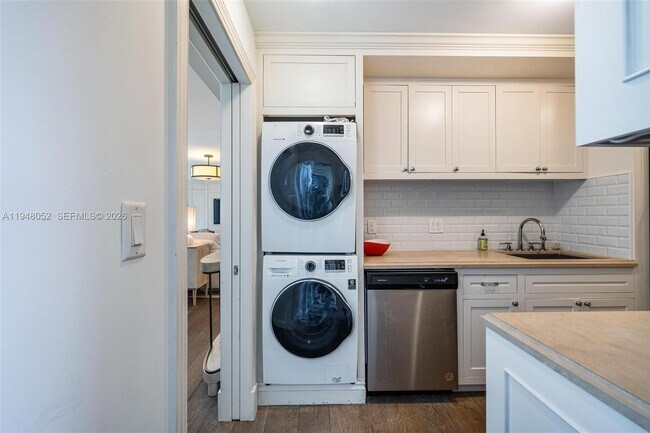 Building Photo - 1130 Venetian Way