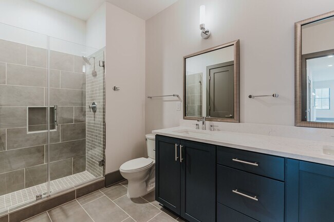 Building Photo - Rare Three- Bedroom Apartment Available at Washington Square!