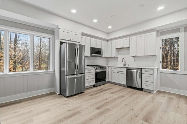 Building Photo - Two Bedroom Duplex with Bonus Room in Chapel Hill