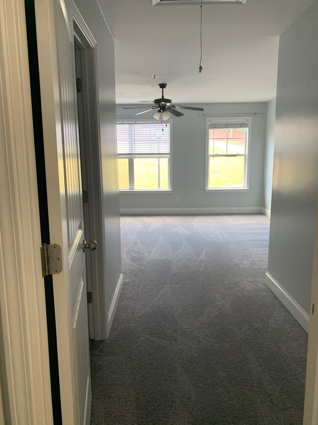 Building Photo - Lovely Eastside Townhome Condo Near Vet School- 3BR/3BATH!