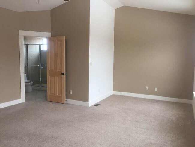 Building Photo - 725 Mississippi Dr