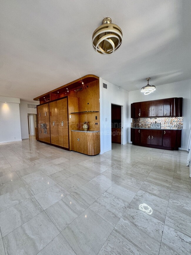 Building Photo - 19667 Turnberry Way