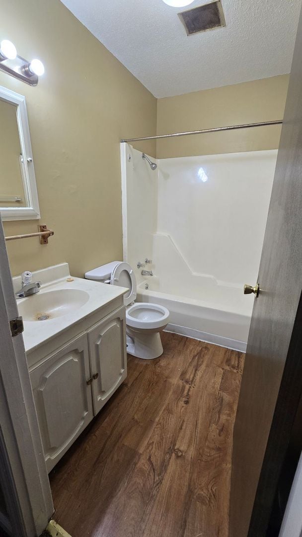 Building Photo - 102-108 S. Bradner Ave