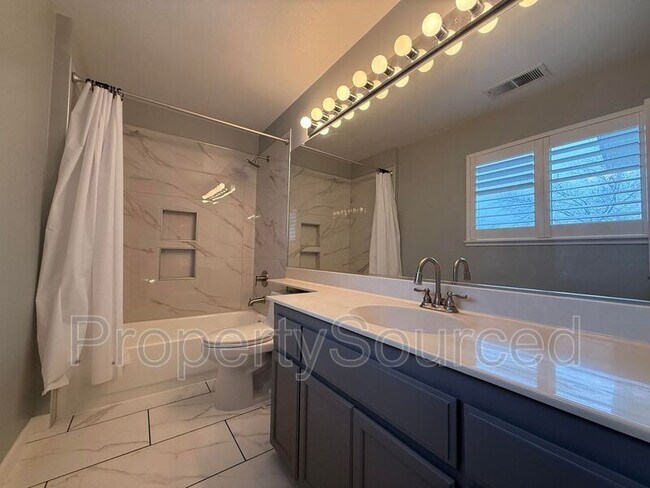 Building Photo - 428 Phoenix Ave