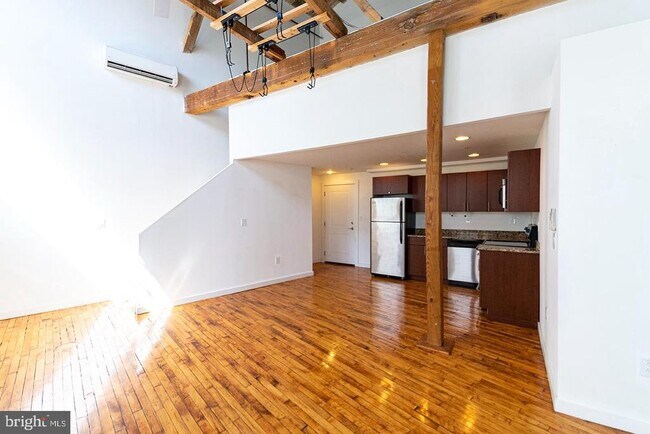Primary Photo - 4 Leverington Ave