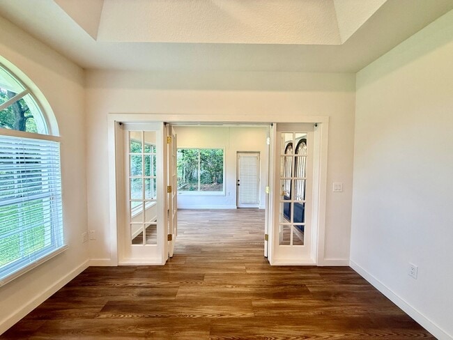 Building Photo - GORGEOUS, just completely renovated 3/2 Ho...