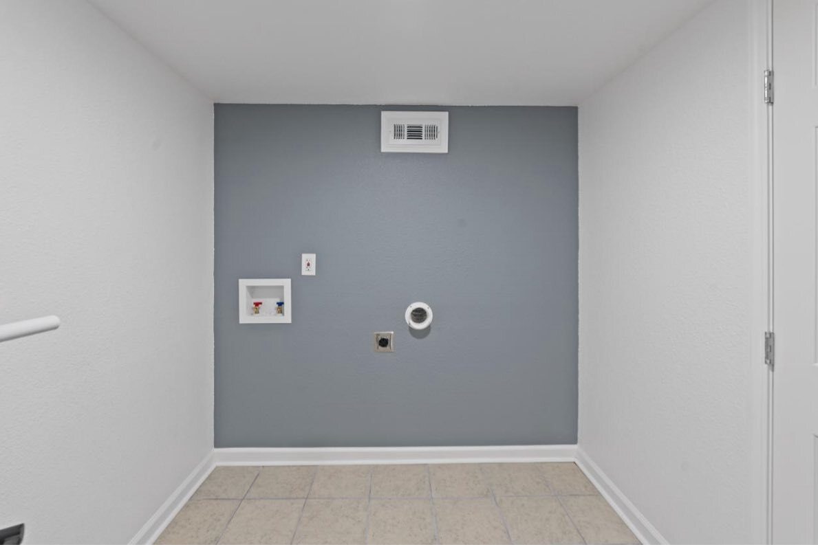 Laundry Room - 2520 E Aloma St