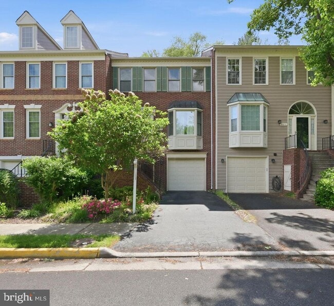 Building Photo - 2009 Gervais Dr